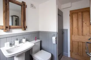 Town Centre Cottage with Garden & Parking Opposite - Image 2