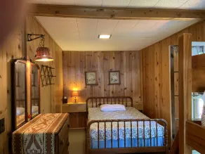 100' Prime Lakefront w/sandy lake bottom - updated cottage w/dock/boats/bikes - Image 5