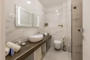 Carmen - Luxury 2-Bedroom Apartment - Downtown - Image 3