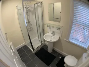 Whitworth Lodge. Sleeps 6 in 3 rooms netflix WIFI - Image 3
