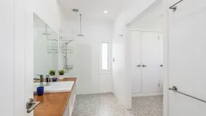 Ivys Beach House - Image 3