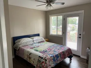 Lake Views: 2nd-Story Guest Suite with Private Entrances/Yard/Parking - Image 5