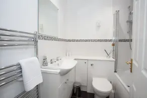 Child friendly ground floor accessible apartment close to town centre - Image 4