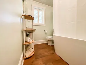 Folly Boho Bungalow - Steps to Dining, Shopping, 3 Minute Walk to the Beach - Image 4