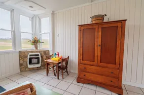 Family owned and operated spacious Farm House with a modern decorative flair. - Image 4