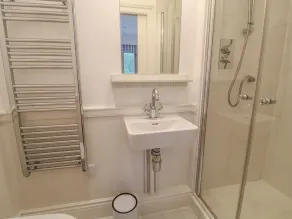 2 Garden Apartment - Image 3