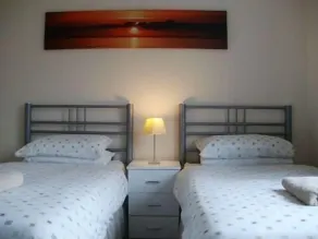 London Heathrow Guesthouse - Image 4