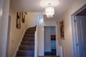 10 Guests - 5 Bedrooms - Free Parking - Lux House - Image 3