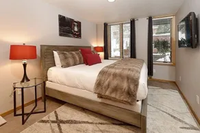 Fifth Avenue Unit 202, 2 Bedroom + Loft Condo, Huge Windows & Views. 2 Blocks to Skiing! - Image 4