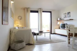 Essential and original seaside apartment in San Teodoro - Image 5