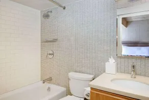 Cottonwoods Unit 1F, Stylish Condo with Excellent West End Location, Wood-Burning Fireplace - Image 4