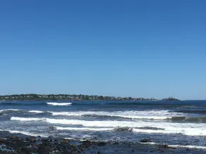 Smuk udsigt over havet og gåafstand til stranden. - Image 4