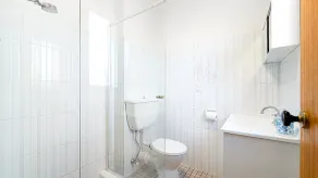 Unit 2 12 Ballingalla Apartments - Image 4