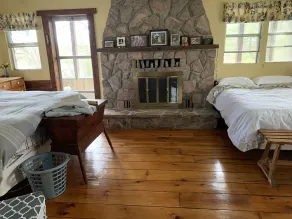 Cozy rustic log cottage with small private beach, 3 fireplaces and lots of space - Image 3