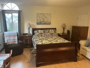 Private studio less than a mile from the beach, with Full Kitchen and Bathroom - Image 5