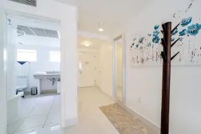 Oceanfront Top Floor w/Balcony View - Modern 2 Queen Beds Suite - Ocean Drive - Image 3