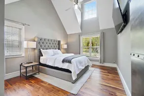 Cheerful 4 bedroom home w/ fireplace & game room - Image 5