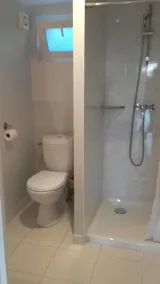 Small house 1 km from the beaches and shops, sleeps 4. Pets Welcome - Image 3