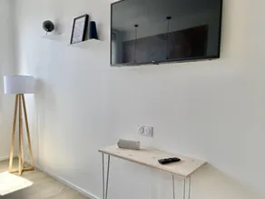 Studio Fully renovated Standing Wifi Netflix Downtown location - Image 2