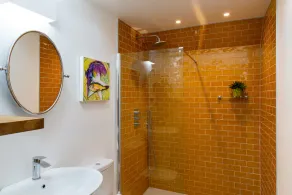 Contemporary cottage nestled in valley with beautiful views. - Image 2
