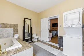 At Home in Andersonville - Close to Foster Beach and the Red Line by AllSet Turnover - Image 4