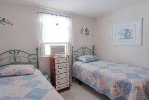 4 Bedroom Cozy Cottage - Image 4
