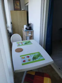 Joli Appartement Avec Chambre Séparée et Grande Loggia à 200m de la Plage - Image 5
