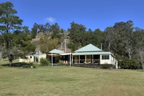 'Old Byora Vineyard' | Luxury Homestead | Sleeps 10 | 5 mins from Wollombi  - Image 4