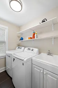 Oakdale Luxury Living - Image 2