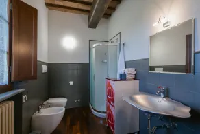 Villa design avec grande piscine au coeur de la campagne toscane - Image 2