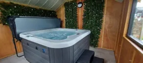 Ivy Cottage, 3 bedrooms with hot tub+games room - Image 2