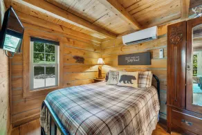 Le front de montagne s'éloigne!  Privé et calme, parfait pour un romantique obtenir un moyen! - Image 3