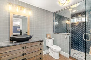 Spacious Home Near Rye Beaches - Image 5