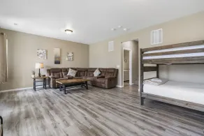 Short Walk to Downtown Branson & Branson Landing with Private Hot Tub & Free Tickets - Image 5