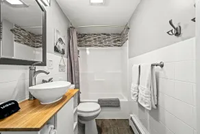 Beach Home next to Boston & T, King Bed, Park Free - Image 5