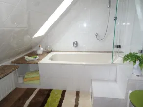 Komfortabel lejlighed med panoramaudsigt over bjergene og landskabet - Image 2