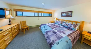 Cozy Condo Near Lifts - Image 3