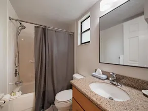 Location is everything! Clean and quaint condo in beautiful Park Shore Resort. - Image 4
