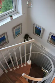 Skjult perle med panoramaudsigt over kysten, parkering, kort gåtur til stranden og caféer - Image 2