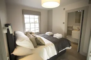 Central Bath Skandi Apartment – Artizan's Nest - Image 4