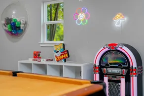 70s House Fun 6 Bedroom Pool Game Room - Image 2