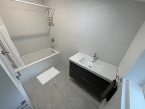 Private chic waterfront retreat-newly renovated - Image 5
