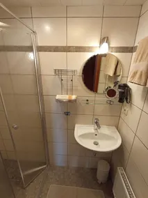 Ferienwohnung 40qm, Nichtraucher, Schlafzimmer, Wohn-/Schlafraum, Balkon, Sat-TV, 3 Sterne, max 3 Personen - Image 2