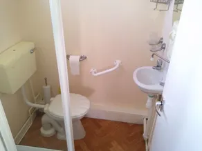 Pet-Friendly Detached 2-Bed Chalet: Near Norfolk Broads & Short Walk to Beach - Image 4