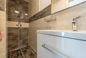 Modern two bedroom apartment with shared pool - Image 3