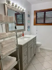 2/1 Coastal Town Oasis ~ Minutes to the Beach - Image 2