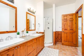 Luxury Townhome - Private Patio Shuttle Trails - Image 3