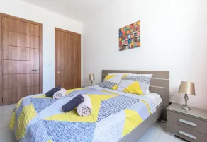 Spacious Penthouse w Side Sea View - Image 3