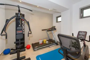 New Lux villa★Sauna & Jacuzzi★2 Private Heated Pool★ 24sleeps★Walk to everything - Image 3