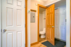 Incredible Mountain View Townhouse Sleep 6 PPL in DT Canmore w/ AC & UG Parking - Image 5